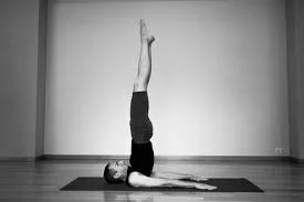 Niralamba-Sarvangasana